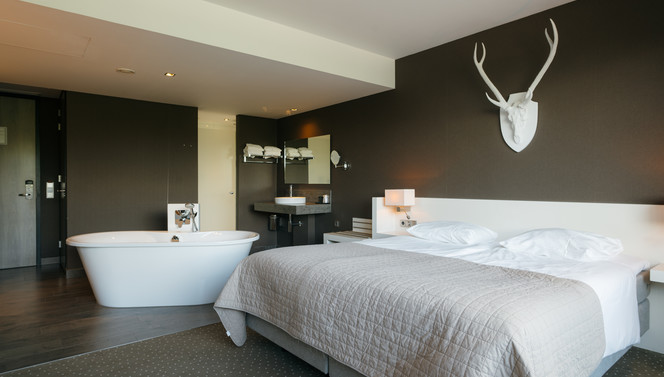 Comfortkamer ligbad, douche & terras/balkon - Van der Valk Hotel Apeldoorn - de Cantharel