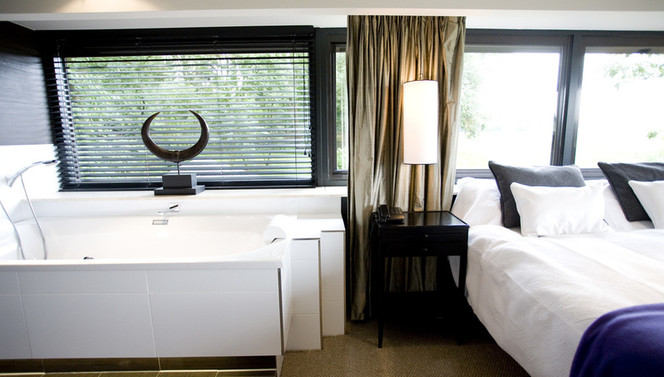 Comfort hotelroom with bath